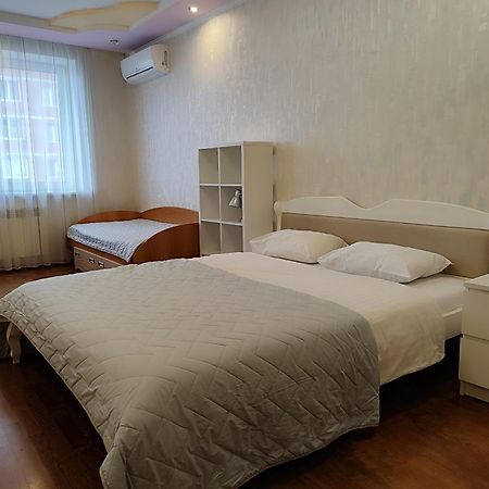 Велика Двокімнатна Данькевича Киев Екстериор снимка